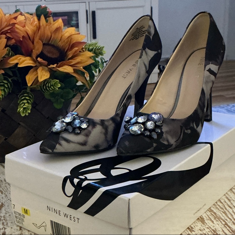 Nine West Elegant Black and Gray Heels